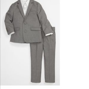 Boys suit - Apeman Sz 5, suit jacket and pants / trousers - light gray